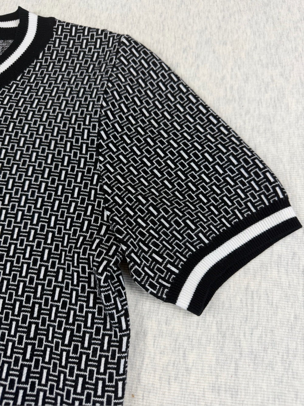 Adrianna Papell Black White Geometric Knit Short Sleeve Sweater Top Size Small - Picture 4 of 8